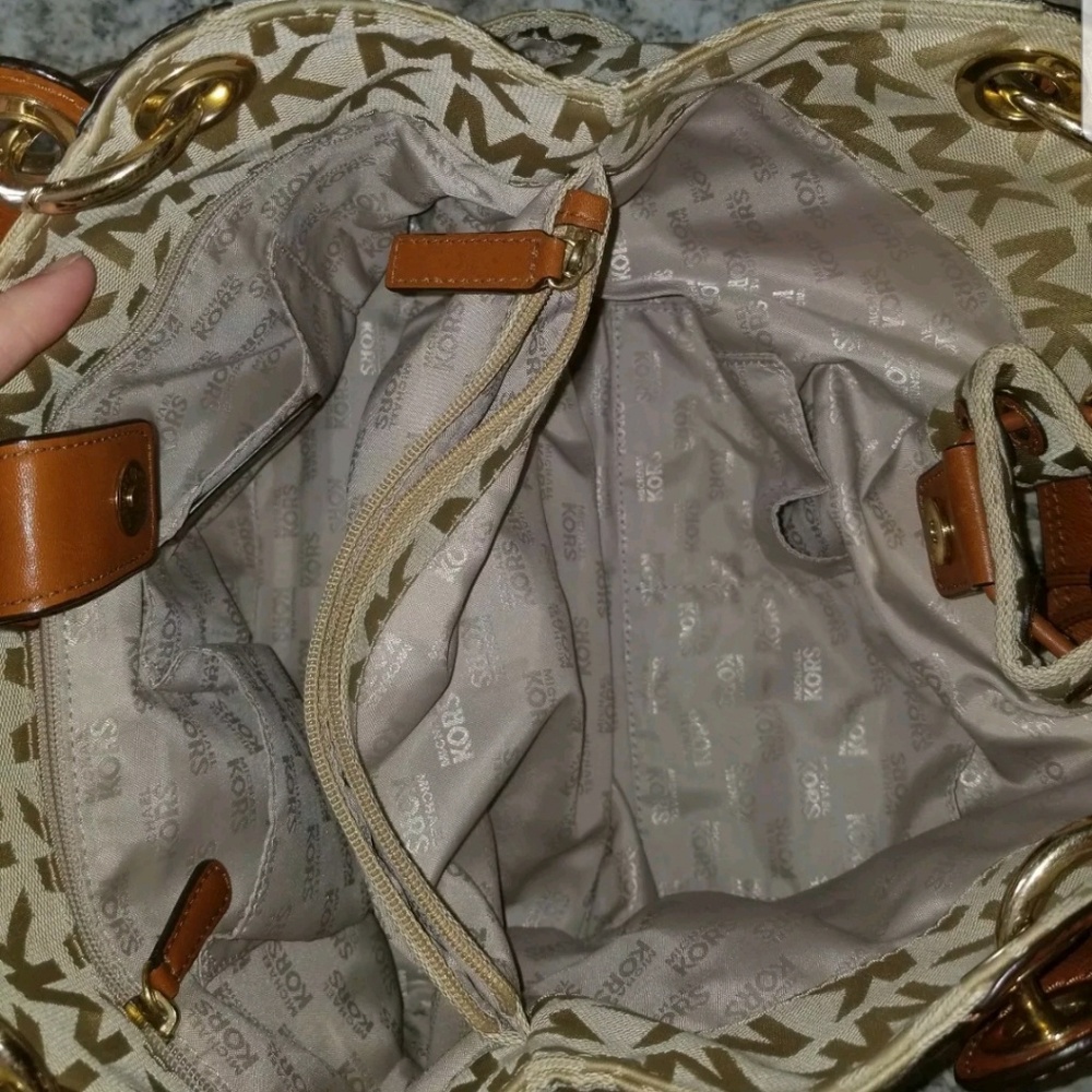 SOLD***Michael Kors Ludlow purse - Picture 4 of 4